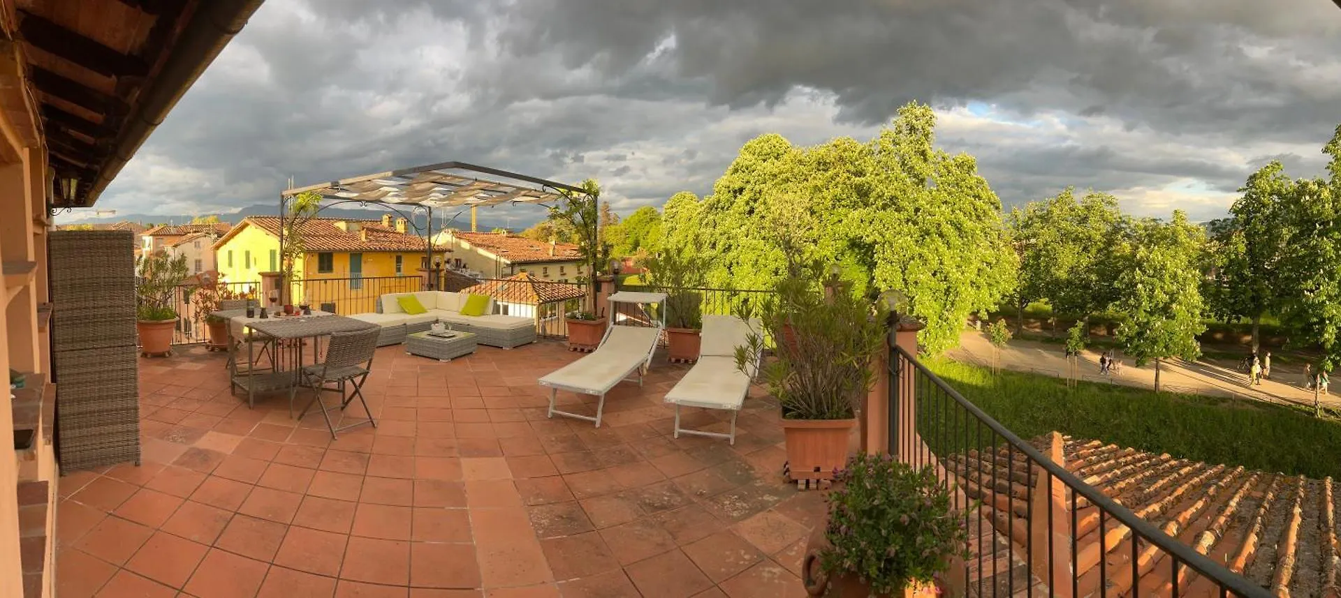 La Terrazza Fra Le Torri Apartamento Lucca 0*,
