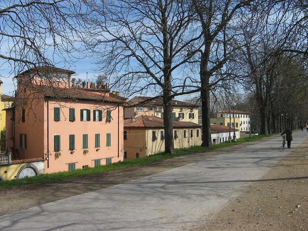 La Terrazza Fra Le Torri Apartamento Lucca 0*,